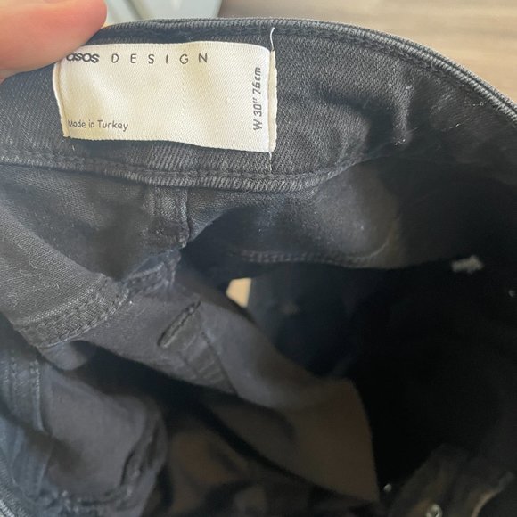 ASOS Slim denim shorts with rips in washed black - Picture 4 of 4